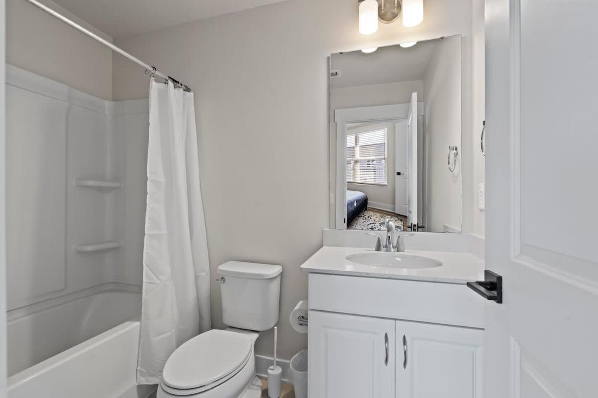 Luxurious King 3br Townhouse Mins To Uptown Clt! *