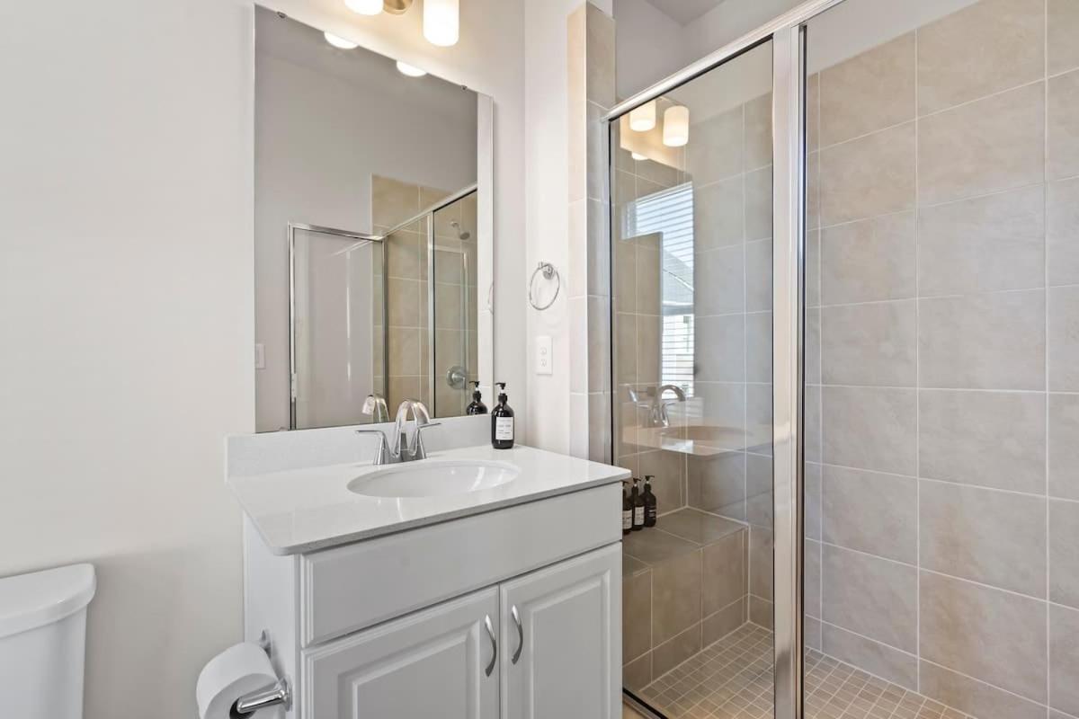 Holiday home Luxurious King 3br Townhouse Mins To Uptown Clt! Charlotte