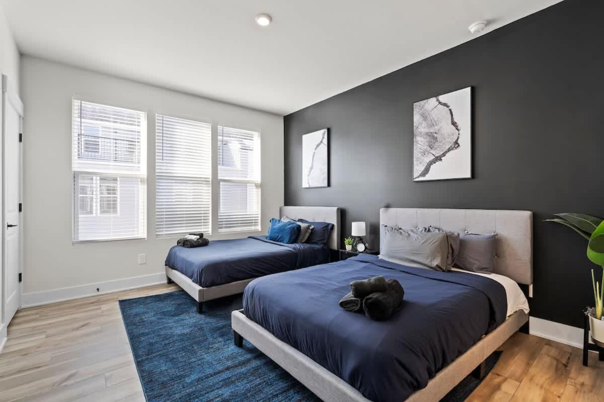 Luxurious King 3br Townhouse Mins To Uptown Clt! Holiday home *