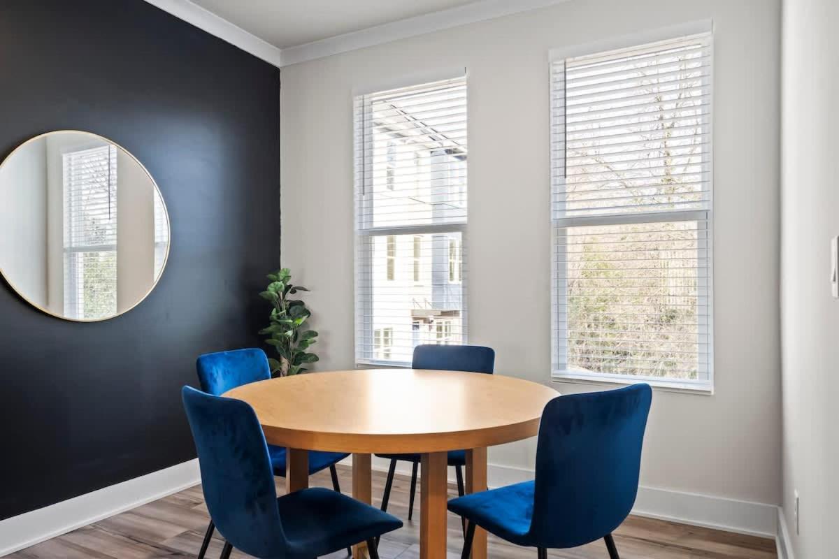 Holiday home Luxurious King 3br Townhouse Mins To Uptown Clt! Charlotte