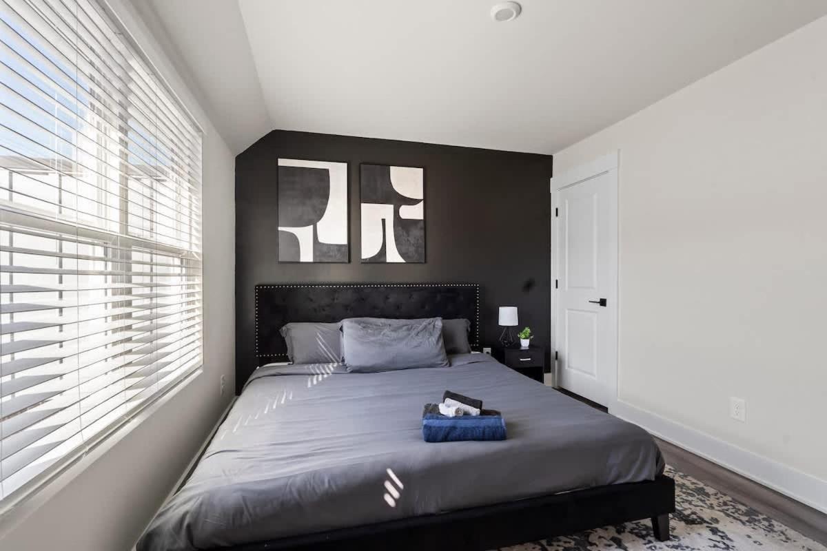 Luxurious King 3br Townhouse Mins To Uptown Clt!