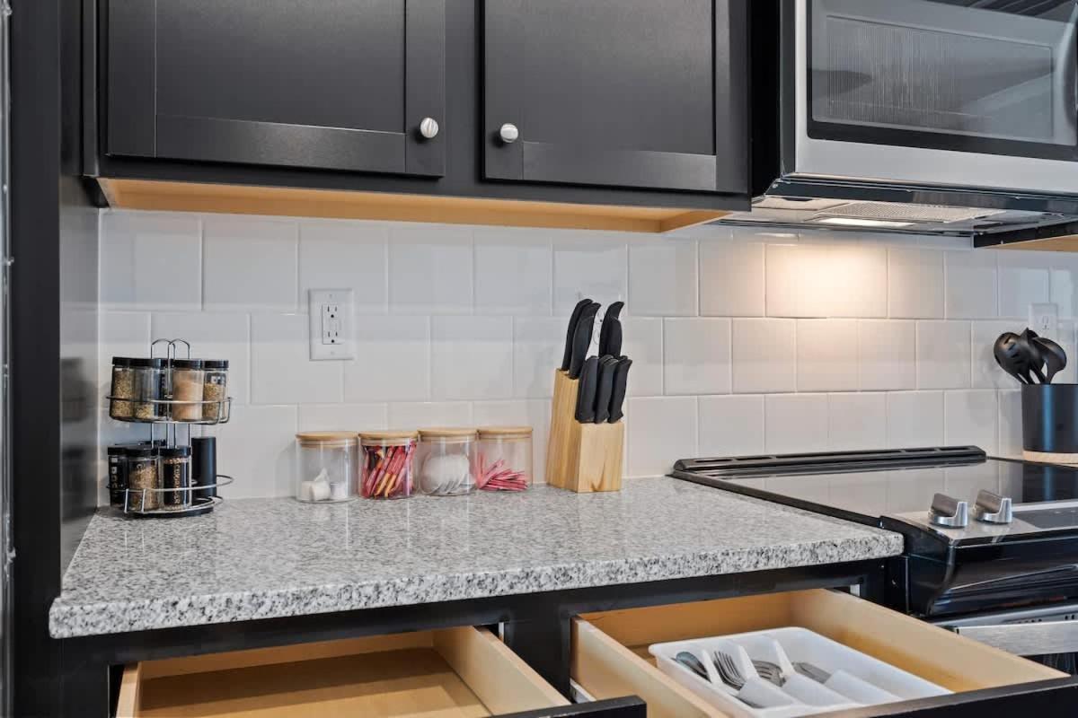 Luxurious King 3br Townhouse Mins To Uptown Clt! Holiday home