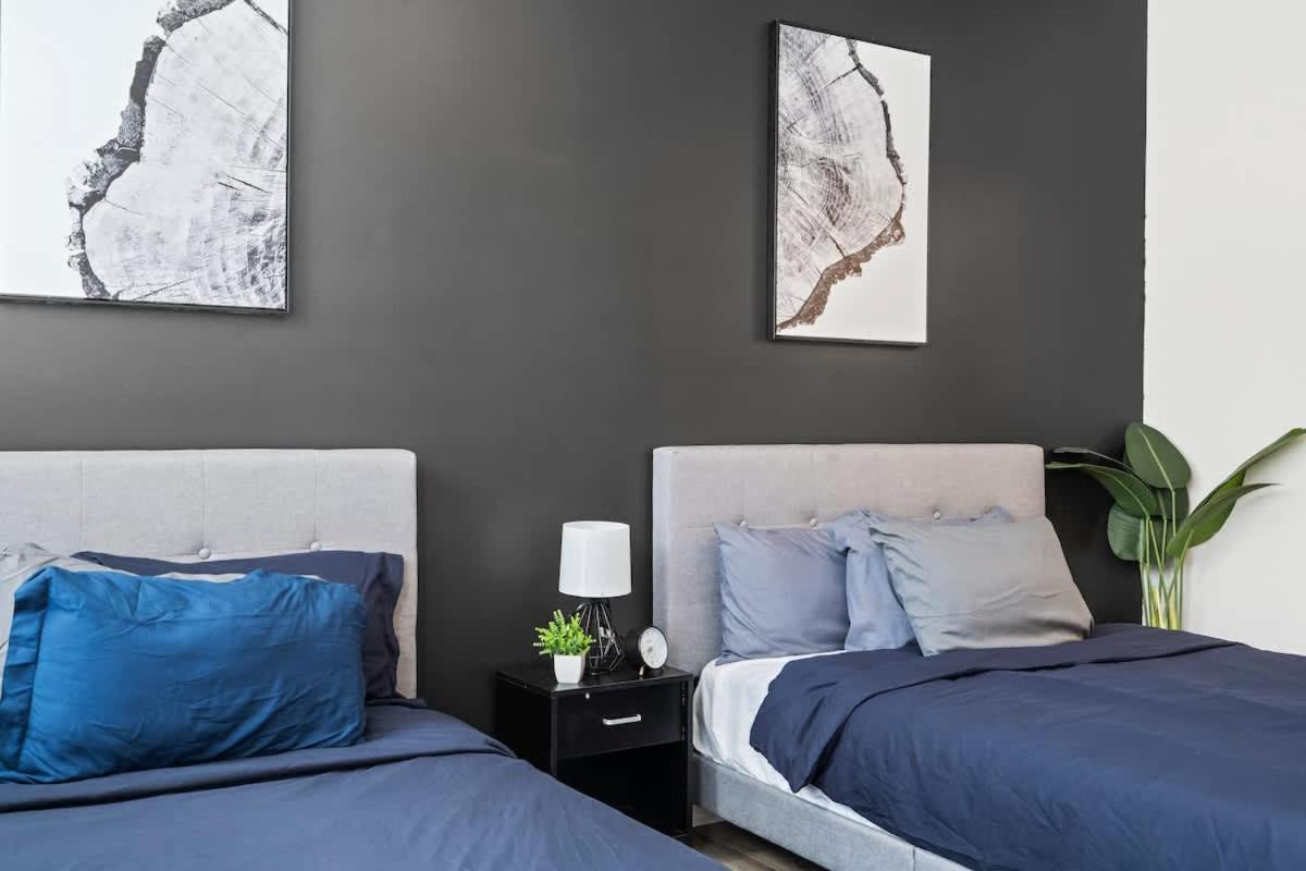 Holiday home Luxurious King 3br Townhouse Mins To Uptown Clt! *
